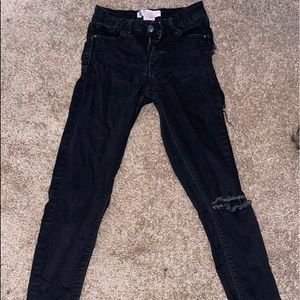 Distressed skinny jeans